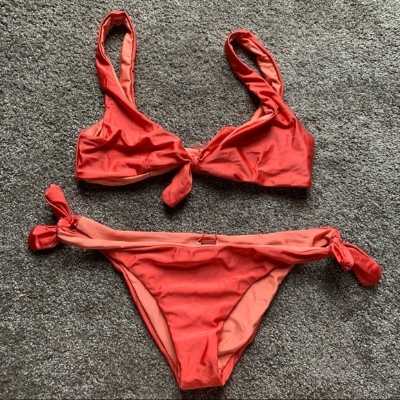 Mink Pink reversible bikini - Picture 1 of 10